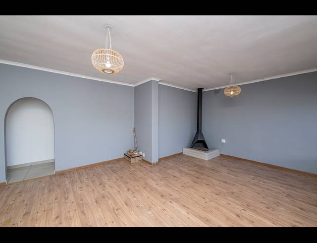 4 BEDROOM HOUSE FOR SALE IN OAKDALE